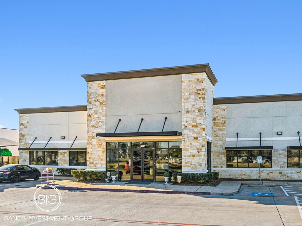 12152 Shadow Creek Pky, Pearland, TX for lease Building Photo- Image 1 of 3