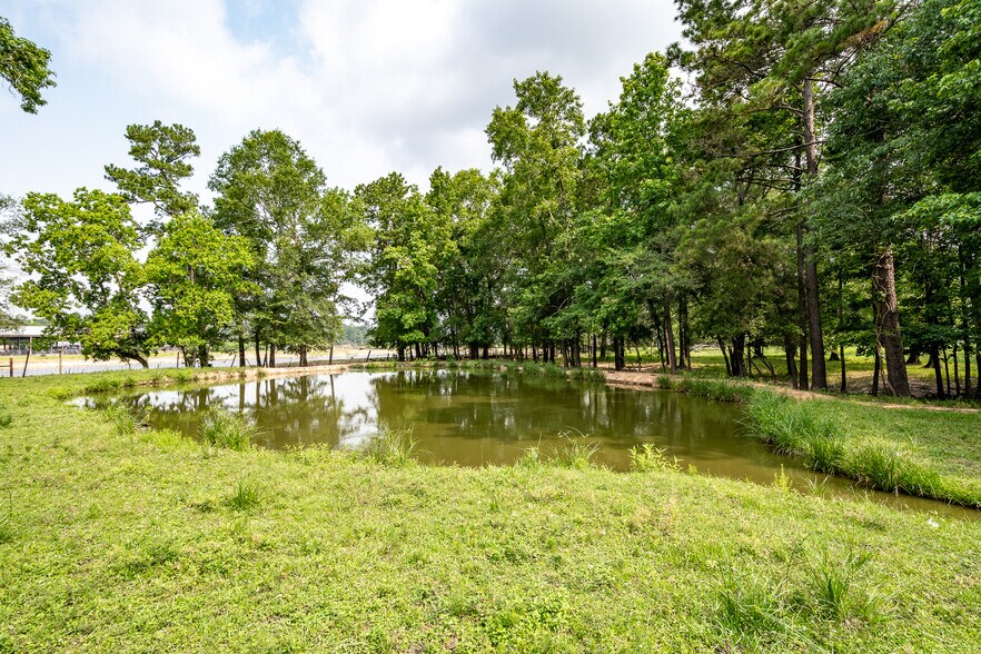 17801 Nonesuch Rd, Conroe, TX à vendre - Photo du bâtiment - Image 2 de 12