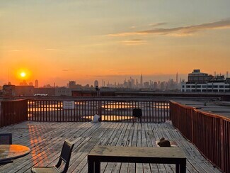Plus de détails pour 1717 Troutman St, Ridgewood, NY - Industriel à louer