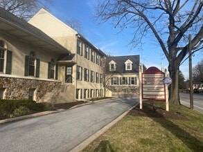 1301 Lancaster Ave, Berwyn, PA à louer Photo du bâtiment- Image 2 de 8