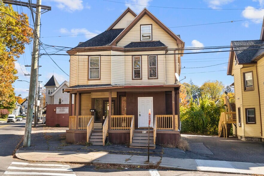 74 Holmes Ave, Waterbury, CT à vendre - Photo du bâtiment - Image 2 de 30