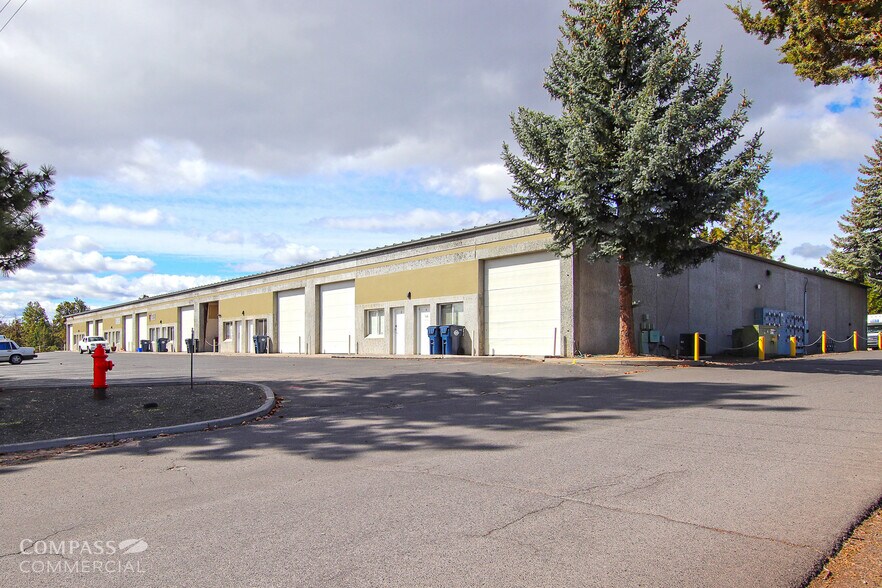 63025 O B Riley Rd, Bend, OR à louer - Photo du bâtiment - Image 2 de 4
