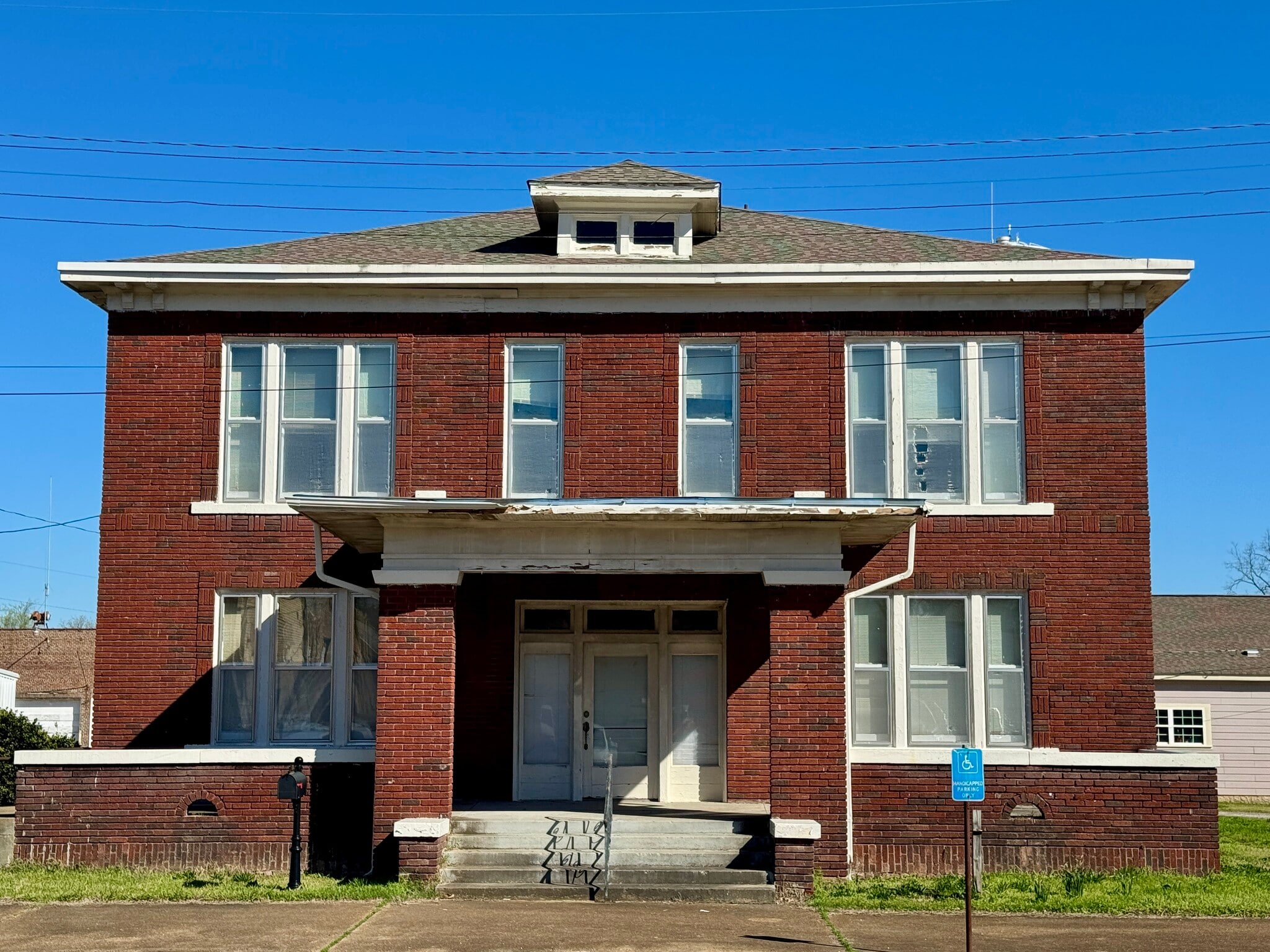 158 E College Ave, Holly Springs, MS for sale Primary Photo- Image 1 of 25