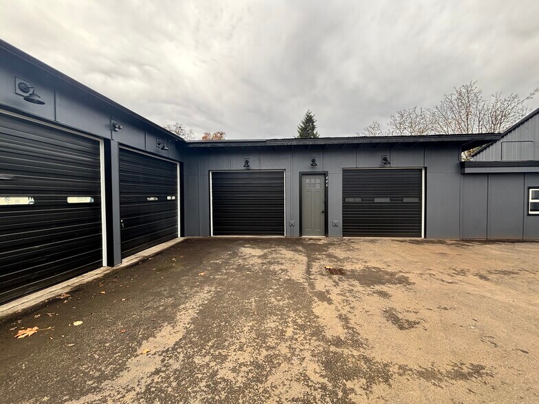 446 McClaine St, Silverton, OR à vendre - Photo du bâtiment - Image 3 de 51