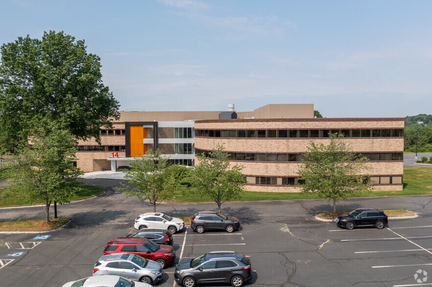 4 Crosby Dr, Bedford, MA à louer - Photo du bâtiment - Image 2 de 28