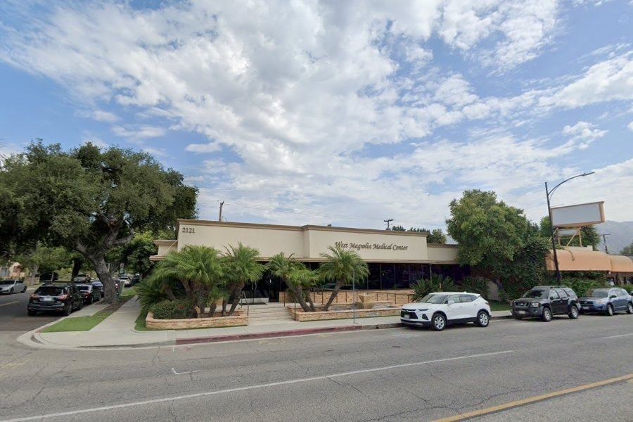 2121 W Magnolia Blvd, Burbank, CA for lease Building Photo- Image 1 of 11