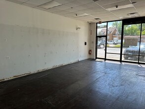 954 E New York St, Aurora, IL for lease Interior Photo- Image 2 of 4