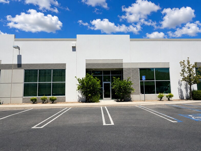 4590 Ish Dr, Simi Valley, CA for lease - Building Photo - Image 3 of 5