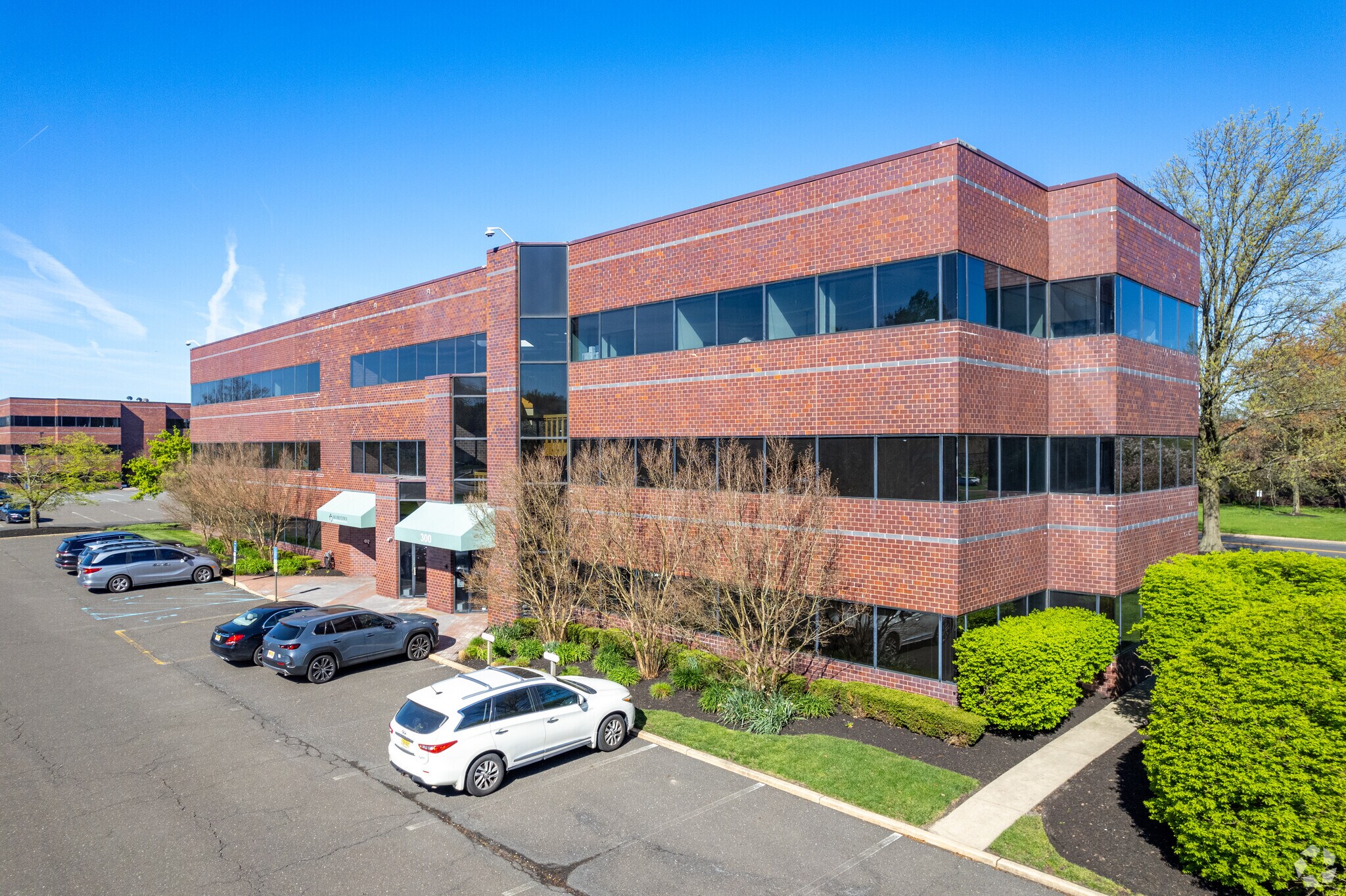 300 Harper Dr, Moorestown, NJ à vendre Photo du bâtiment- Image 1 de 25