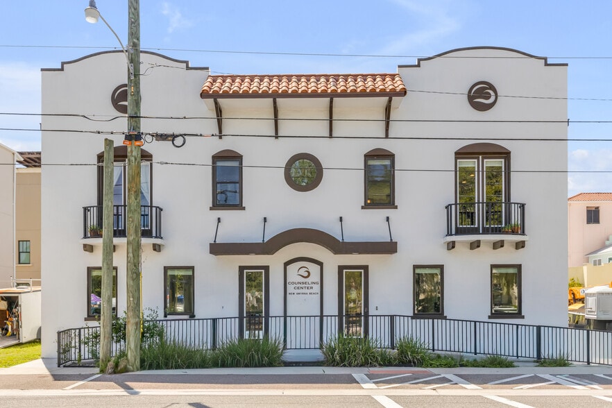 136 Julia St, New Smyrna Beach, FL for sale - Primary Photo - Image 1 of 94