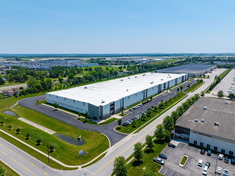 6380-6480 Adelaide Ct, Groveport, OH for lease - Building Photo - Image 2 of 21