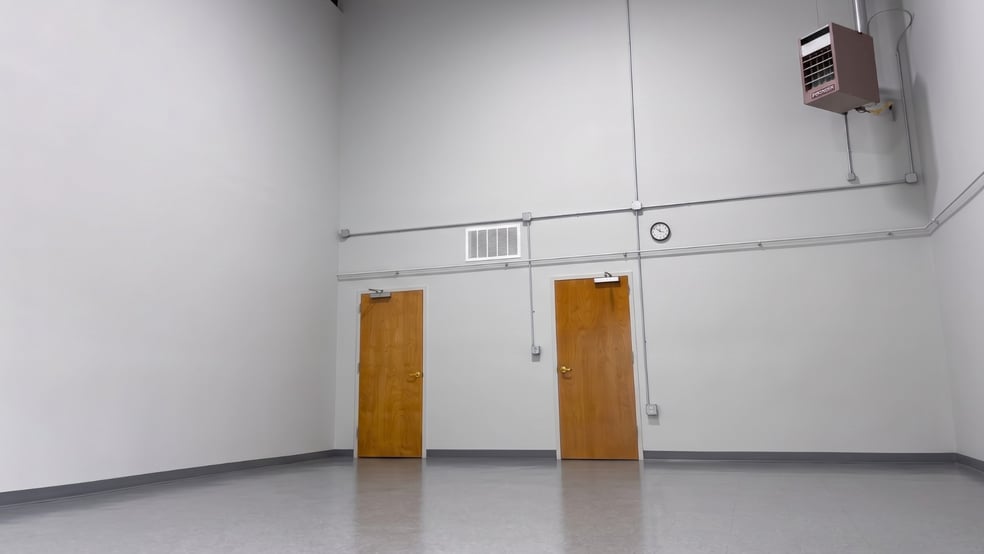 10821 Plantside Dr, Louisville, KY for lease - Building Photo - Image 3 of 15