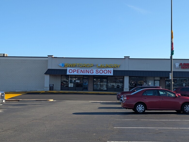 7807-7821 Sudley Rd, Manassas, VA for lease - Building Photo - Image 3 of 7