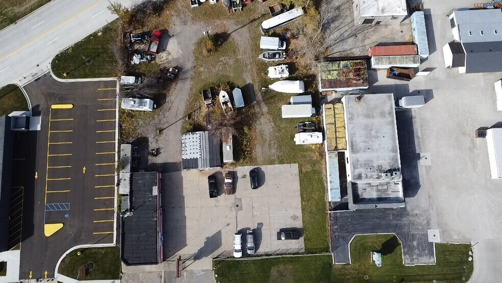 34091 Groesbeck Hwy, Clinton Township, MI à louer - Photo du bâtiment - Image 2 de 7