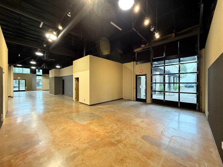 6639-6655 SW Macadam Ave, Portland, OR for lease - Building Photo - Image 3 of 10