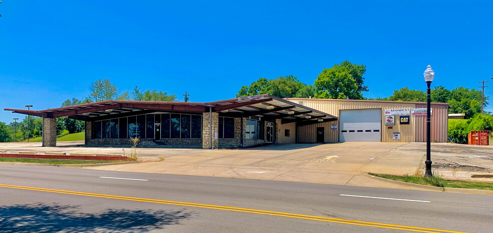 313 E Front St, Bonner Springs, KS à vendre - Photo du bâtiment - Image 1 de 1