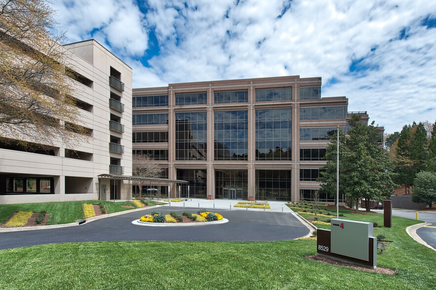 8529 Six Forks Rd, Raleigh, NC for lease - Building Photo - Image 2 of 19