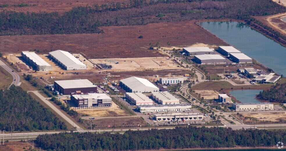 16501 Airport Haul Rd, Fort Myers, FL à louer - Photo du bâtiment - Image 2 de 3