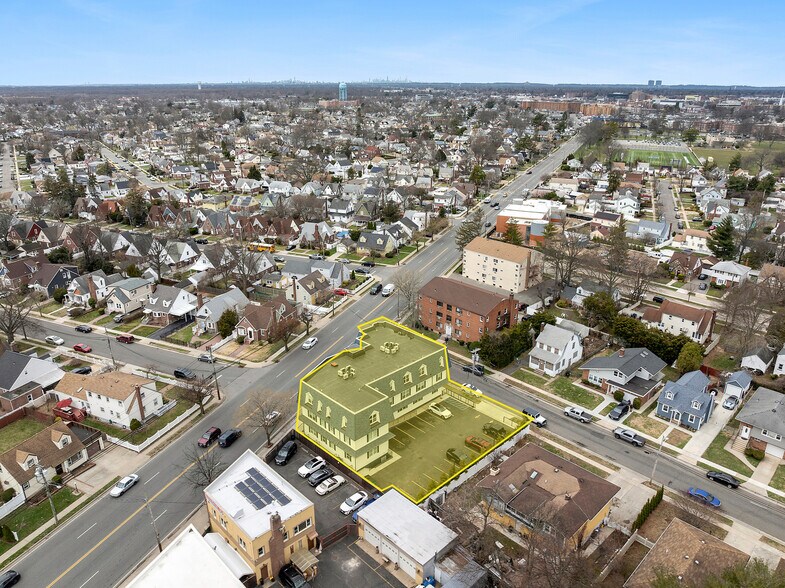 533 Greenwich St, Hempstead, NY à vendre - Photo du bâtiment - Image 2 de 46