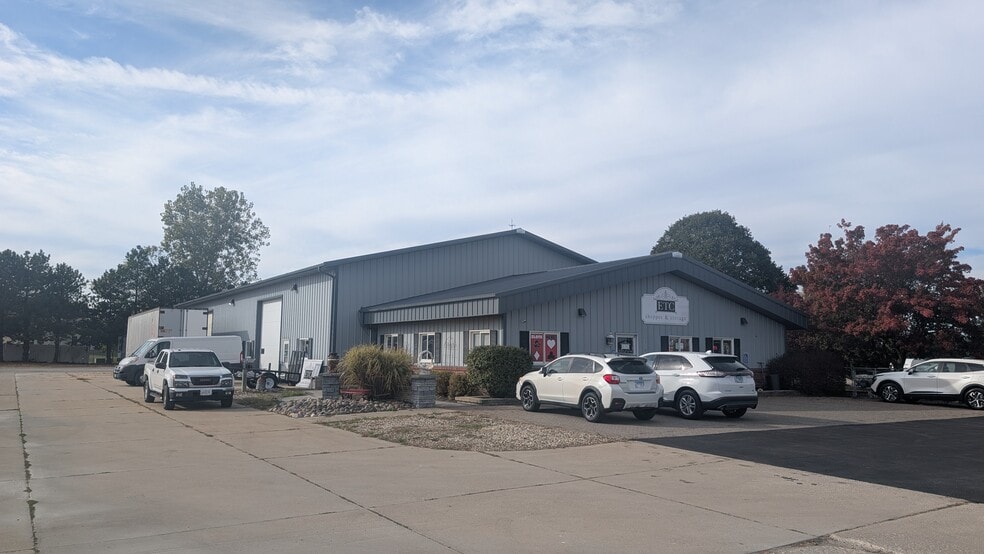 1804 N Towanda Barnes Rd, Bloomington, IL for sale - Building Photo - Image 2 of 19