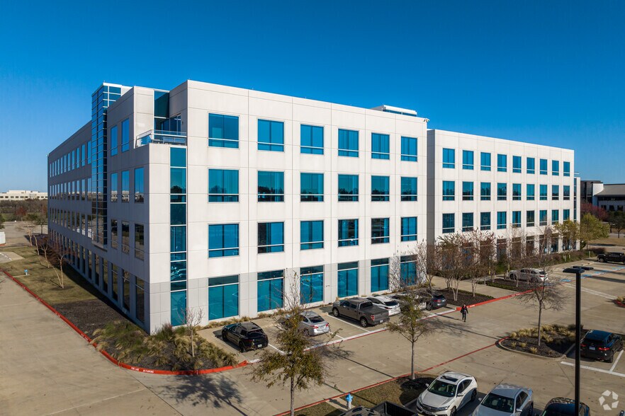 5445 Legacy Dr, Plano, TX à louer - Photo du bâtiment - Image 3 de 30