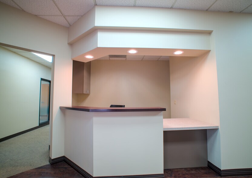 1611 E 4th St, Santa Ana, CA à louer - Photo du bâtiment - Image 3 de 62