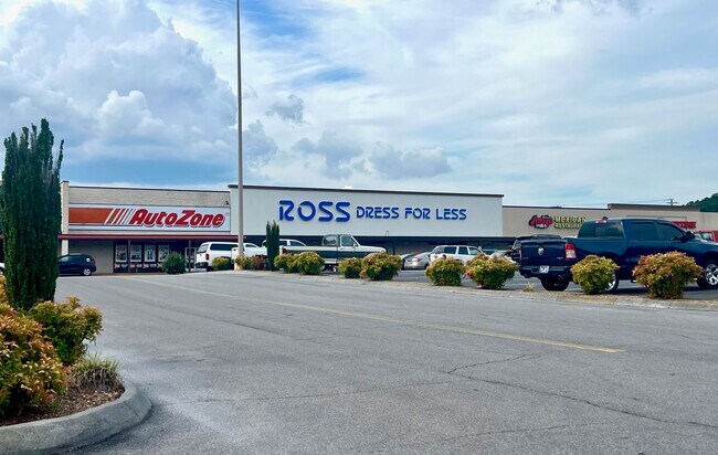 Plus de détails pour 611-691 W Elk Ave, Elizabethton, TN - Commerce de détail à louer