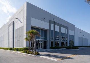 1700 Eller Dr, Fort Lauderdale, FL à louer Photo intérieure- Image 1 de 1