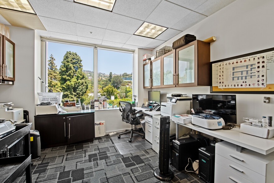 9201 W Sunset Blvd, West Hollywood, CA for lease - Interior Photo - Image 3 of 4