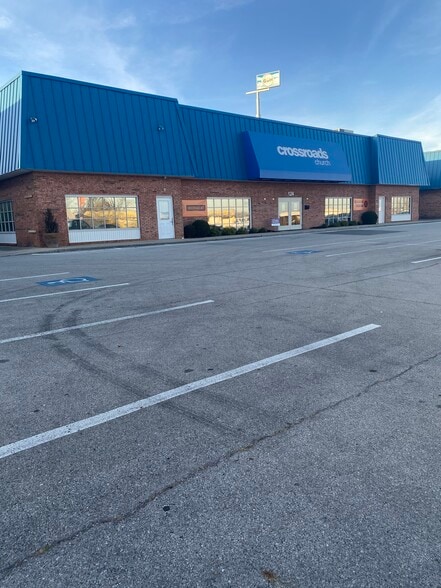 116-128 S Keeneland Dr, Richmond, KY for lease - Building Photo - Image 2 of 4