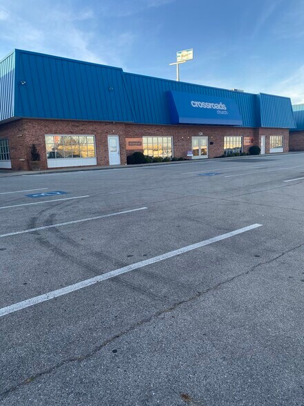 116-128 S Keeneland Dr, Richmond, KY à louer - Photo du bâtiment - Image 2 de 4