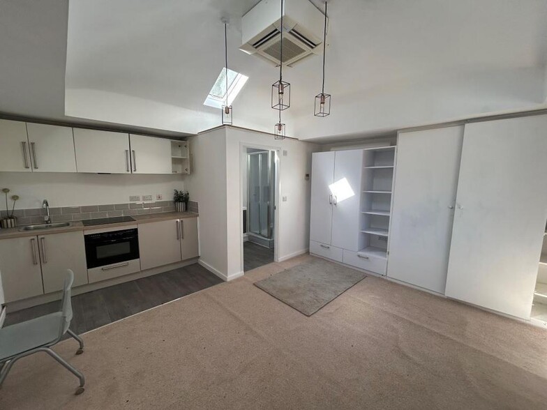 163B Phelipps Rd, Corfe Mullen for sale - Building Photo - Image 2 of 7