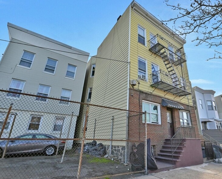 614 Kennedy Blvd, Union City, NJ for sale - Building Photo - Image 3 of 6