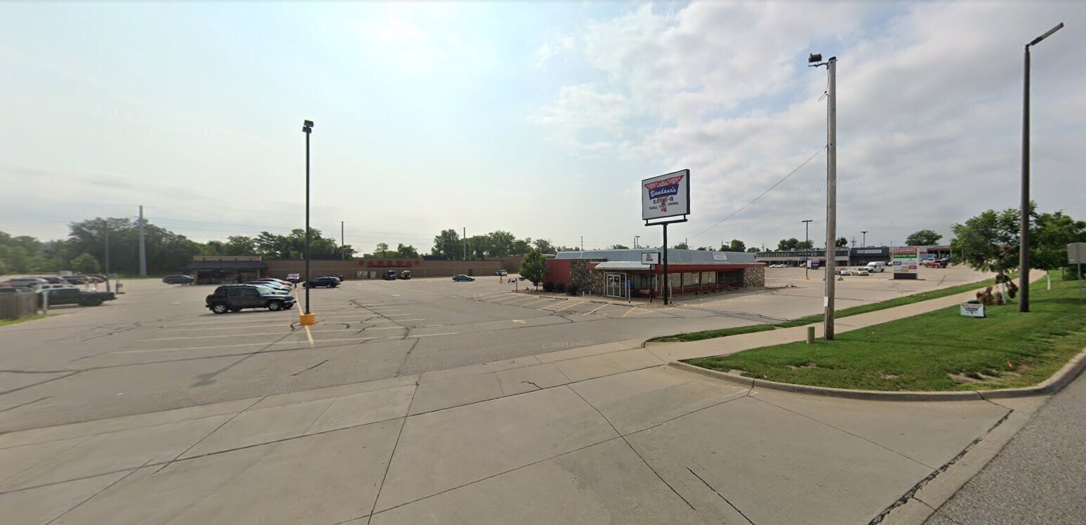 3611 1st Ave SE, Cedar Rapids, IA for lease Building Photo- Image 1 of 8
