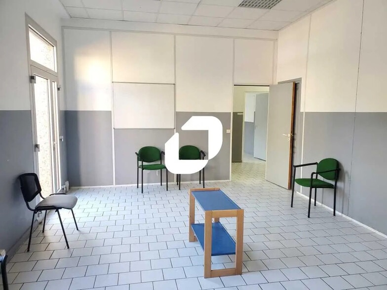 Office in Tremblay-en-France for lease - Building Photo - Image 2 of 13