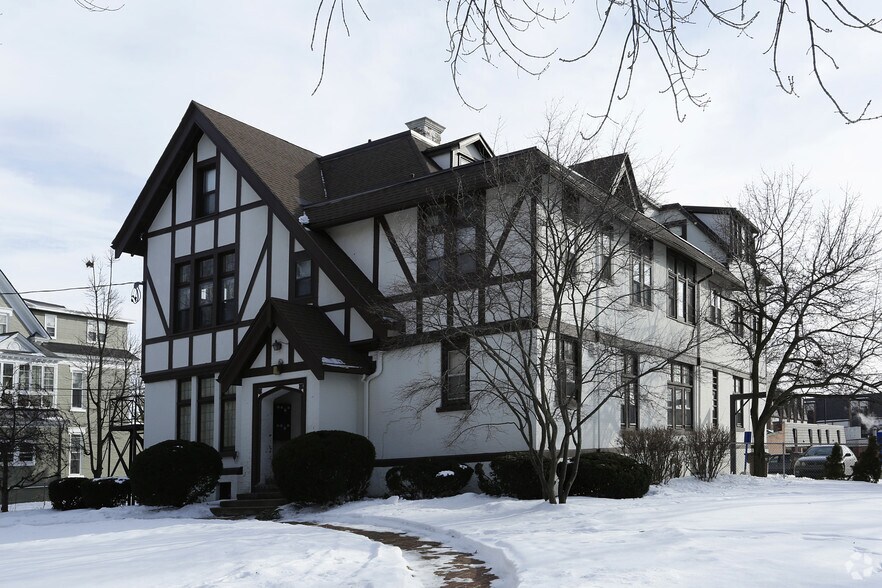 432 Fountain St NE, Grand Rapids, MI for sale - Building Photo - Image 2 of 2