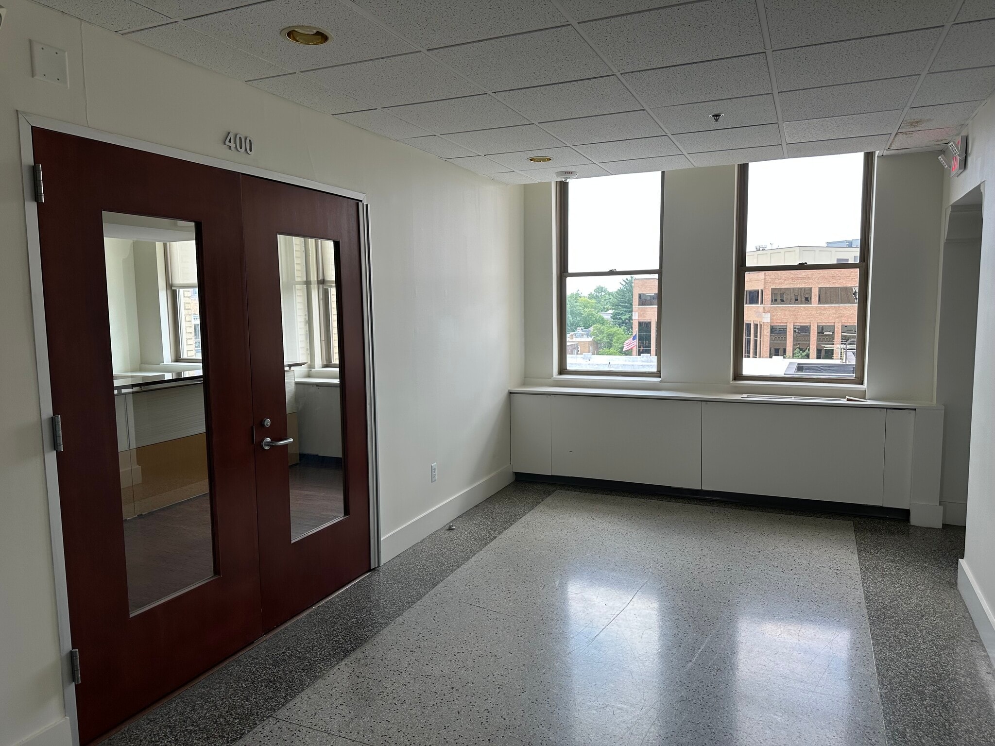306 S Washington Ave, Royal Oak, MI for lease Interior Photo- Image 1 of 9