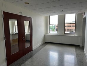 306 S Washington Ave, Royal Oak, MI for lease Interior Photo- Image 1 of 9