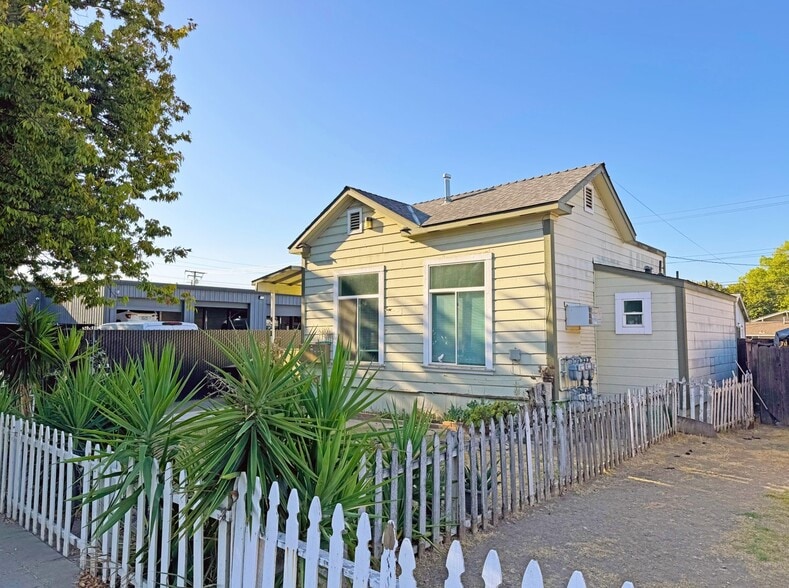 421 14th St, Modesto, CA for sale - Building Photo - Image 2 of 9