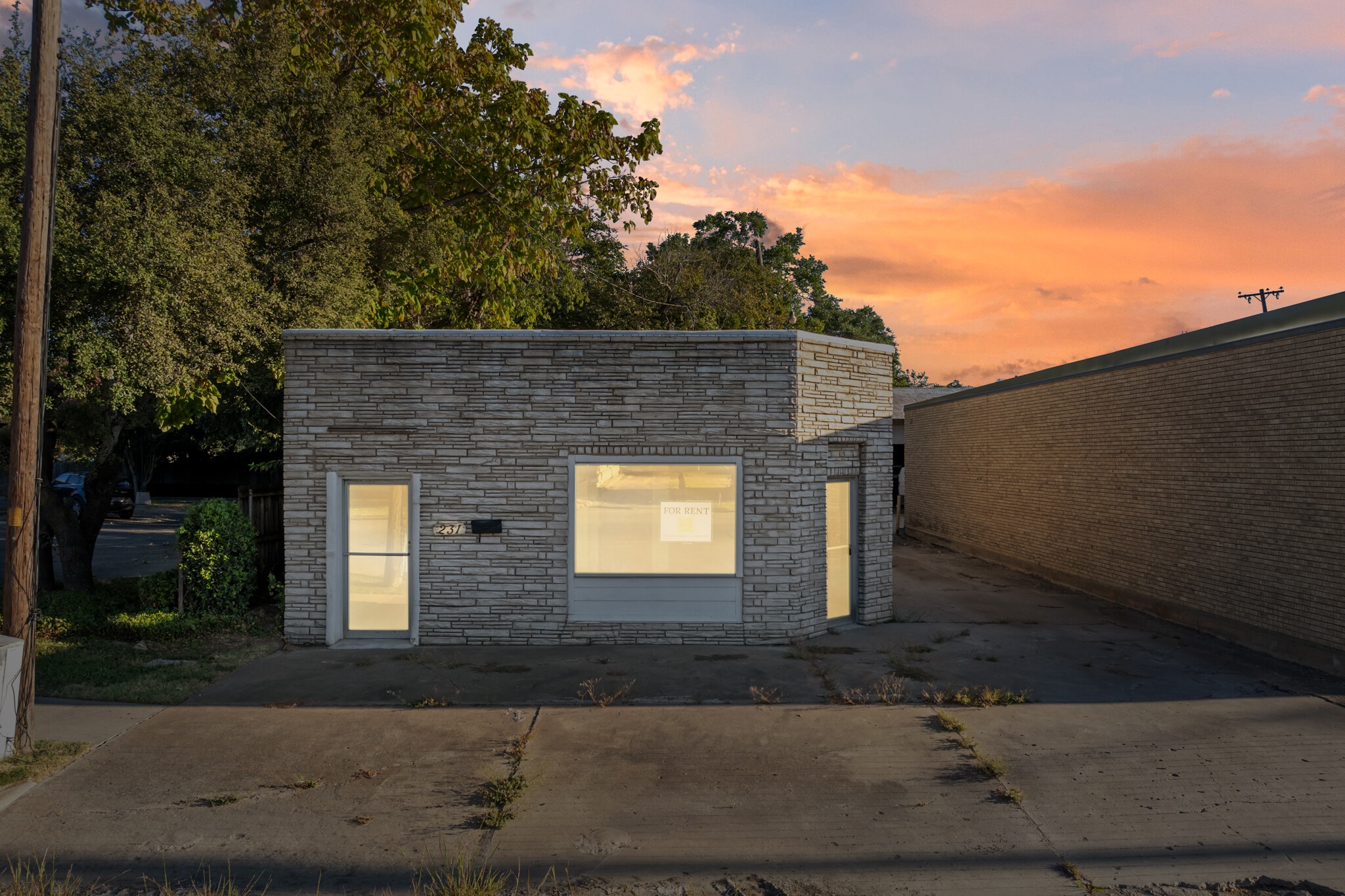 231 E Elm St, Hillsboro, TX for sale Primary Photo- Image 1 of 23