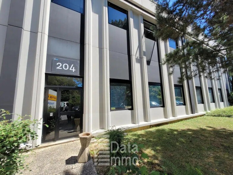 Office in Lognes for lease - Building Photo - Image 3 of 10
