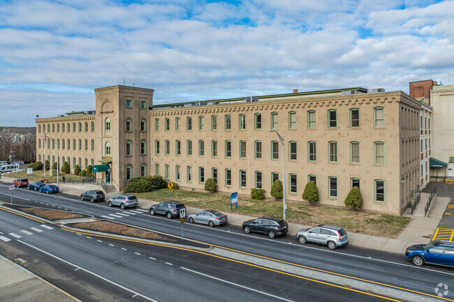 Plus de détails pour 290 Pratt St, Meriden, CT - Plusieurs types d'espaces à louer