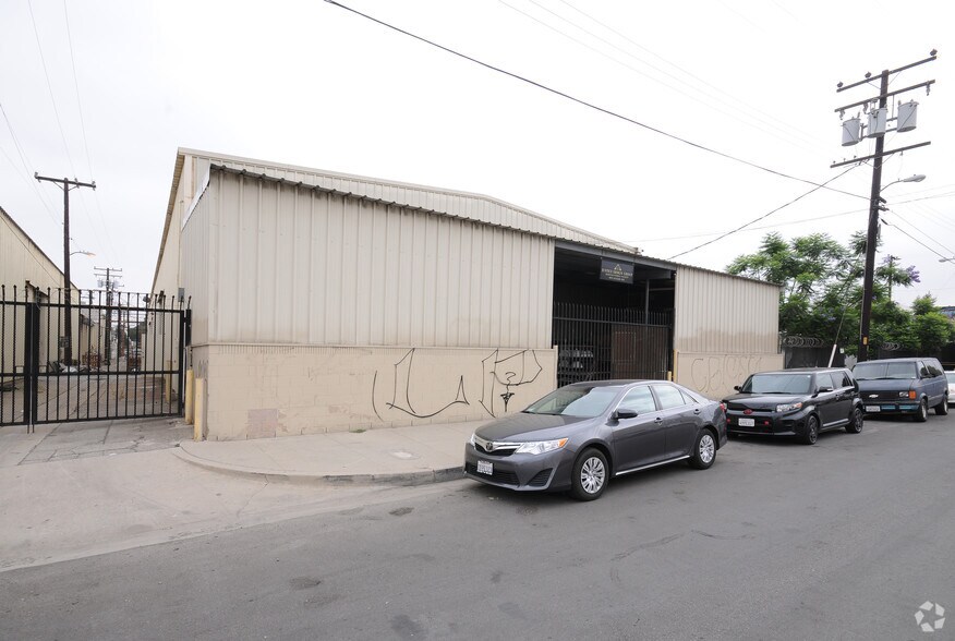 2300-2320 N Alameda St, Compton, CA for lease - Primary Photo - Image 1 of 8