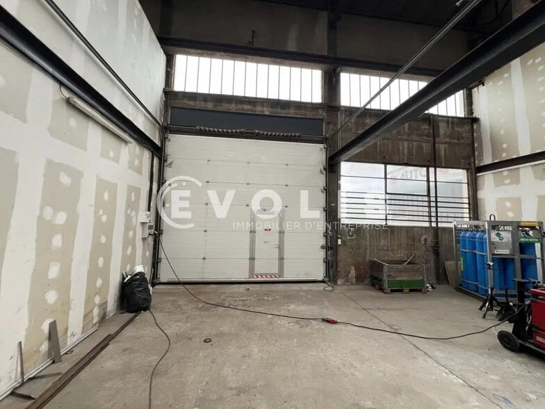 Flex in Feyzin for lease - Interior Photo - Image 3 of 8