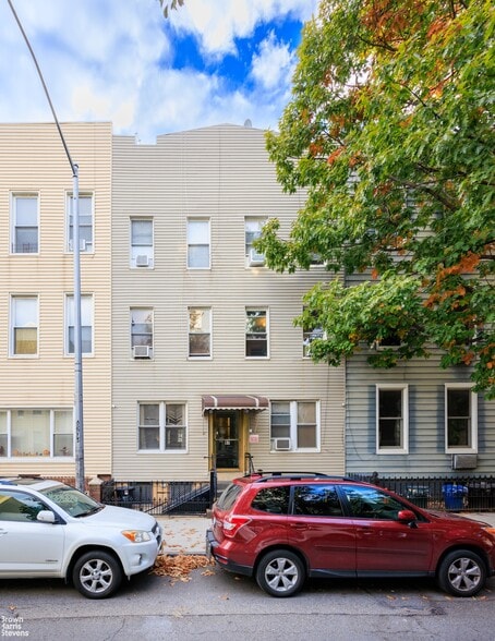 97 Newell St, Brooklyn, NY à vendre - Photo du bâtiment - Image 2 de 10