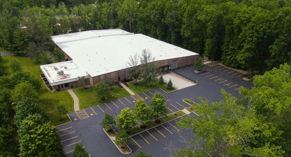 55 Woodridge Dr, Amherst, NY for lease - Building Photo - Image 1 of 7