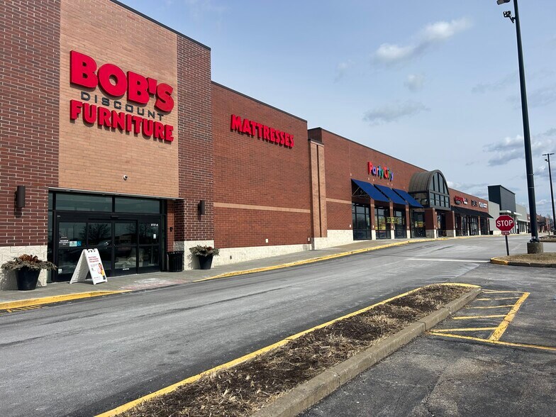 3737-3767 W Market St, Akron, OH à louer - Photo du bâtiment - Image 1 de 5