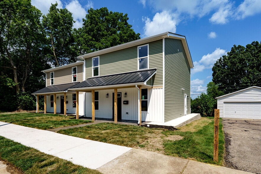 Pleasant View portfolio of 2 properties for sale on LoopNet.ca - Building Photo - Image 1 of 53