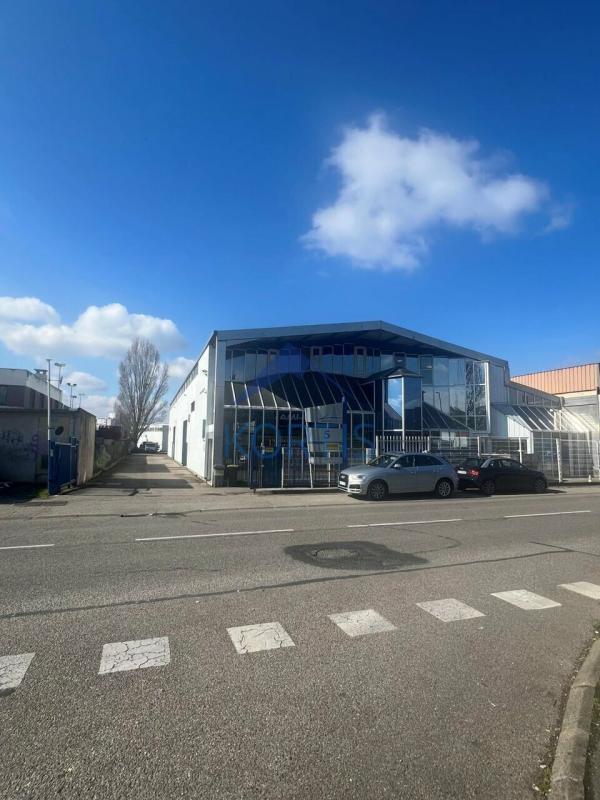 Industrial in Vaulx-en-Velin for lease Building Photo- Image 1 of 9