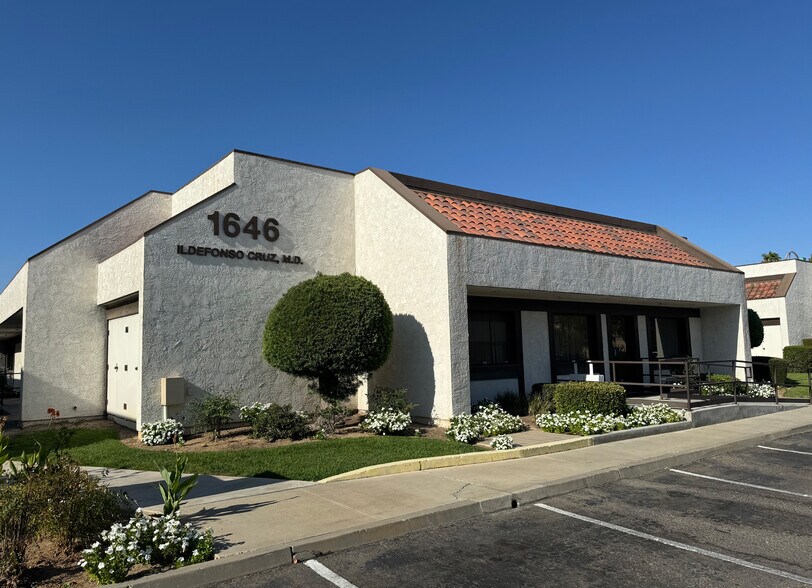 1646 E Herndon Ave, Fresno, CA à louer - Photo du bâtiment - Image 1 de 2